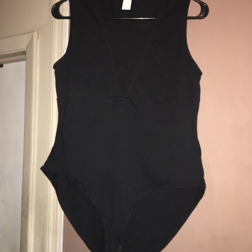 H&M black body suit like NEW!! Mesh V neck